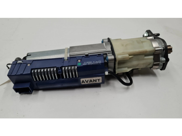 Притягиватель задней крышки