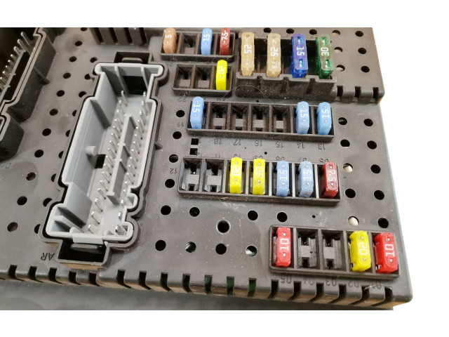 Блок предохранителей 30728512, 28017881 Volvo XC90