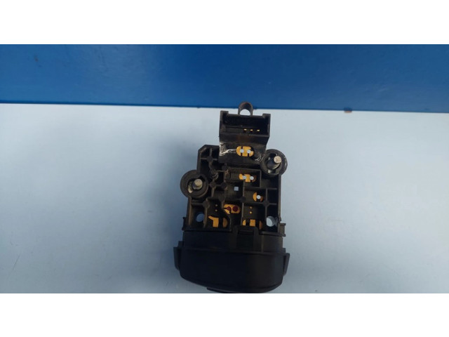 Мултифункционный включатель управления / ручка