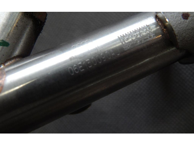 Vstřikovací lišta 06E130090AJ Audi Q7 4M