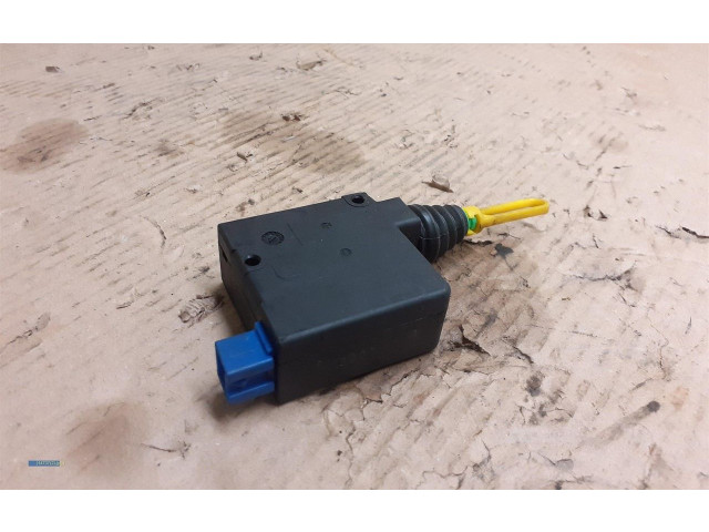 Zámek zadních dveří 40705370   Saab 9-5 2001