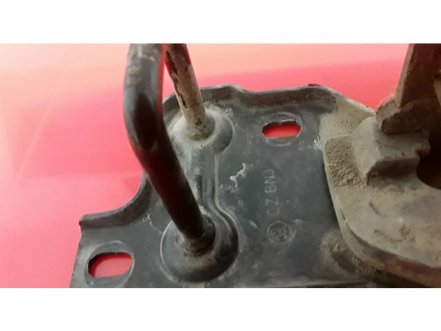 Петля замка капота двигателя