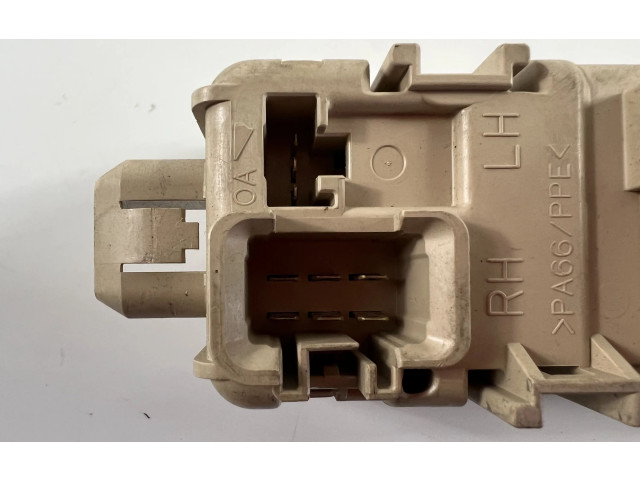 Ящик предохранителей (комплект) 7J290225 Mazda 323