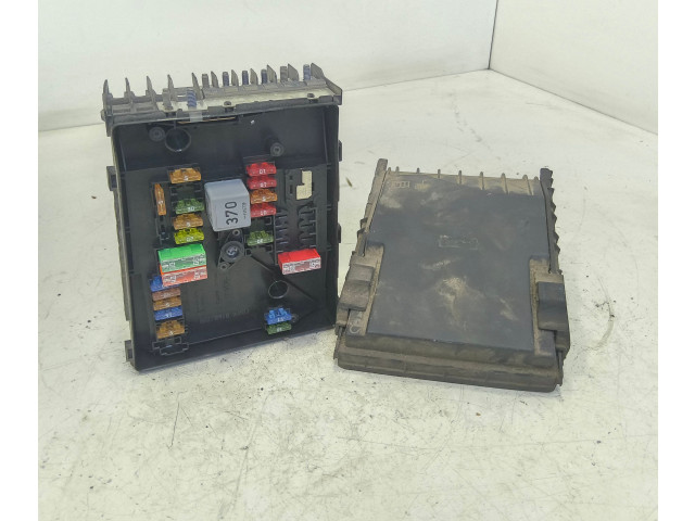 Pojistková skříňka 1K0937804 Volkswagen Caddy 2010