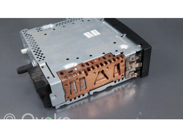 Радио/ проигрыватель CD/DVD / навигация