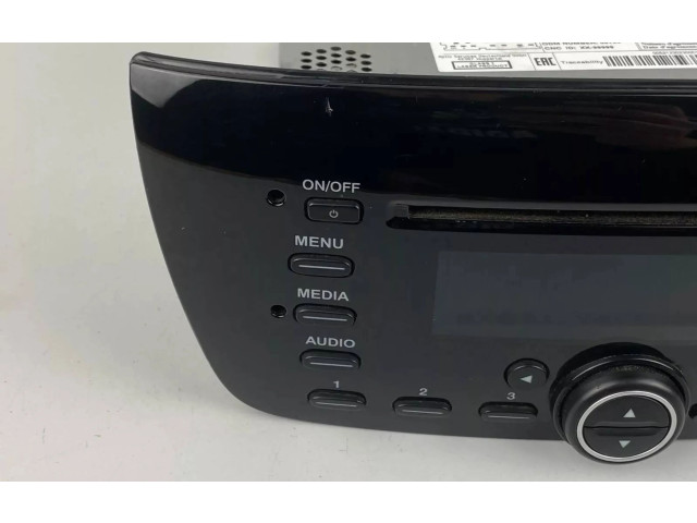 Радио/ проигрыватель CD/DVD / навигация