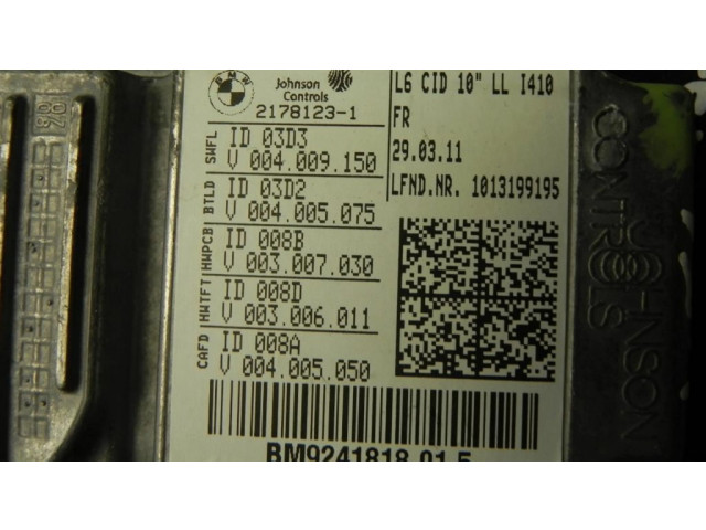 Радио/ проигрыватель CD/DVD / навигация