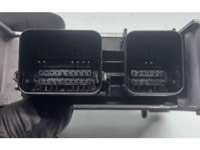 Блок подушек безопасности 8V4T14B321AD   Ford Kuga I