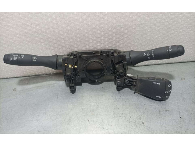 Ручка стеклоочистителей 255679970R, 1051961400 Dacia Sandero