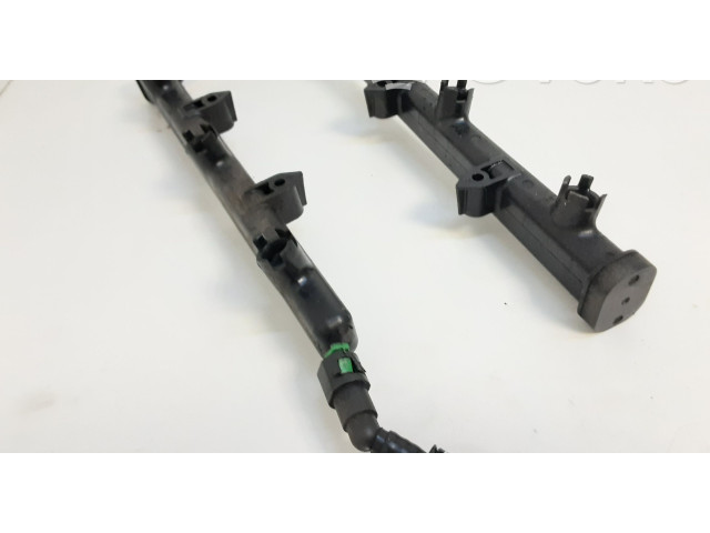 Vstřikovací lišta 04593923AA Chrysler Town & Country V pro benzínový motor 3.6