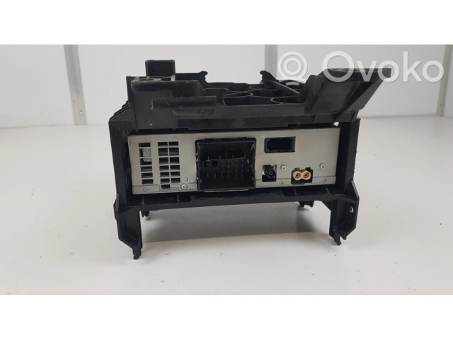 Радио/ проигрыватель CD/DVD / навигация