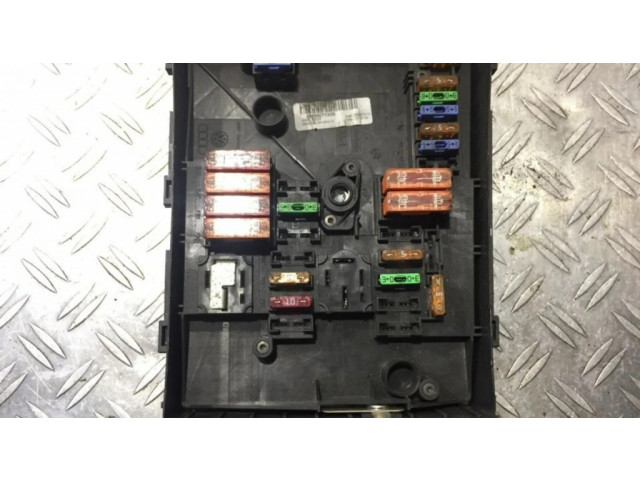   Pojistková skříňka 1k0937125   Volkswagen Golf VI 2009