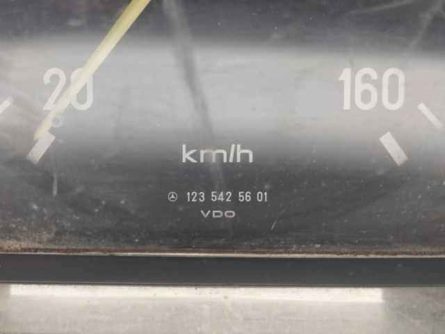 Панель приборов 0105425906, 1235425601   Mercedes-Benz 200 300 W123       