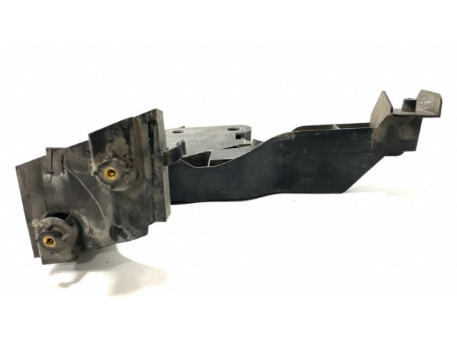 Передний держатель бампера