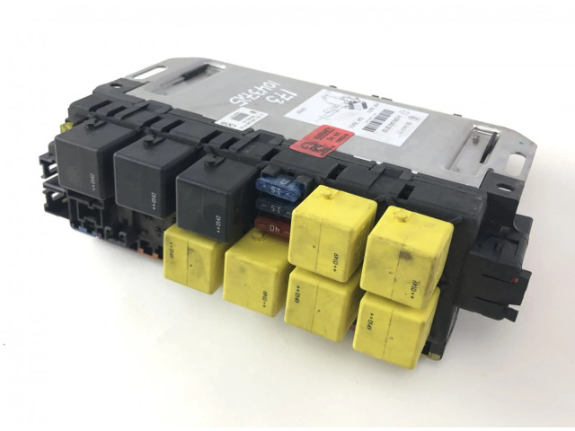 Pojistková skříňka 05045117, A2305454632 Mercedes-Benz SL R230 2002