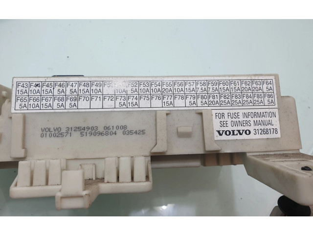 Блок предохранителей 31268178 Volvo C30