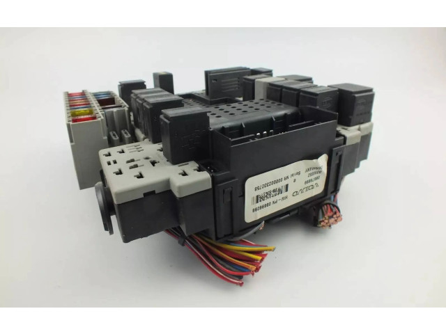 Блок предохранителей  08696098, 8679899   Volvo V70    