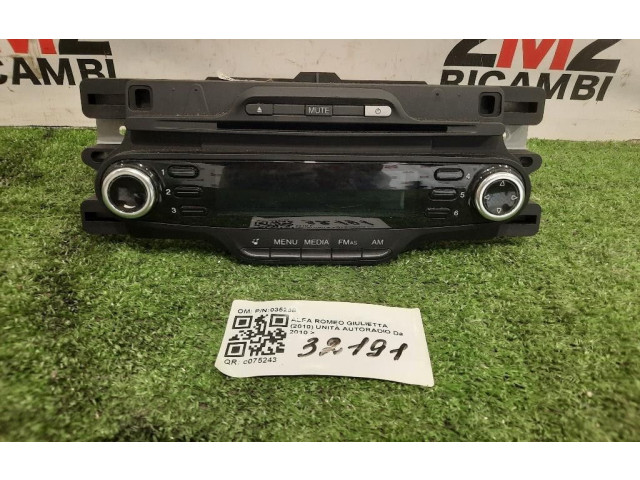 Радио/ проигрыватель CD/DVD / навигация    Alfa Romeo Giulietta