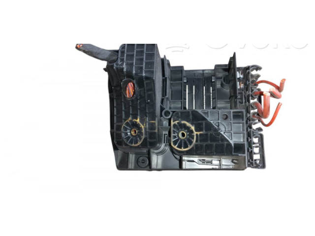   Pojistková skříňka 1K0937132F, 8H200310   Volkswagen Tiguan 2010