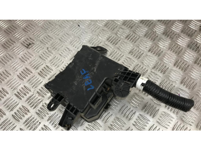 Pojistková skříňka 284B73NE3A Toyota Yaris 2016