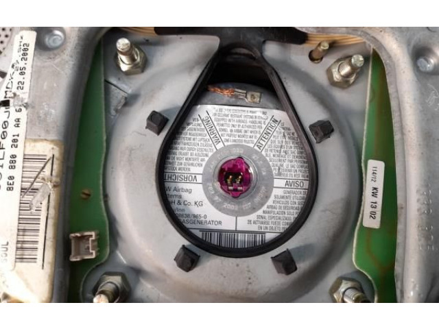 Подушка безопасности водителя 8E0880201AA   Audi A2