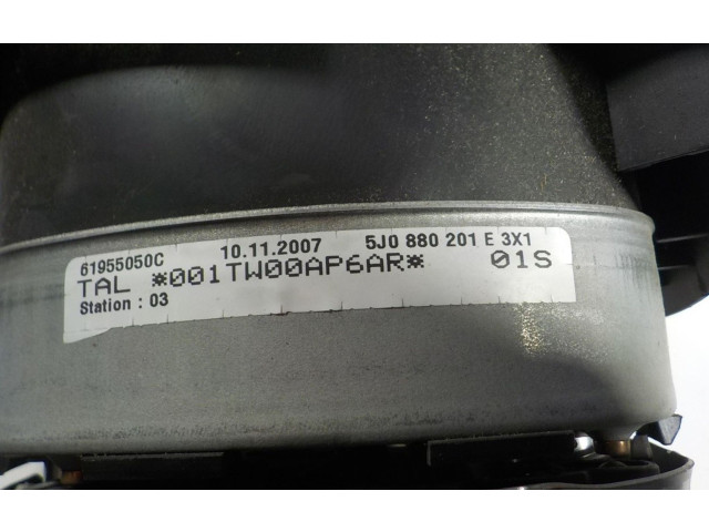 Подушка безопасности водителя 5J0880201E   Skoda Fabia Mk2 (5J)