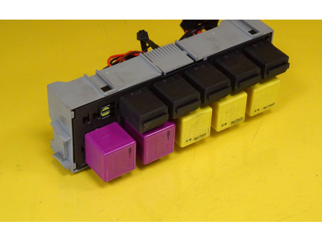 Блок предохранителей  93363141   Opel Meriva A    