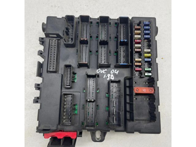 Блок предохранителей 13170888, 00333630 Vauxhall Vectra C