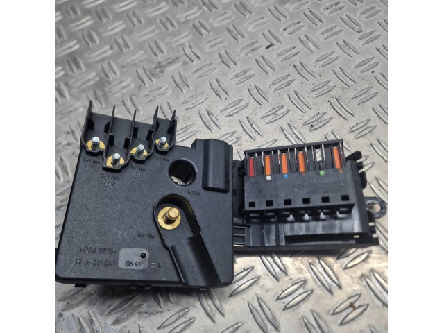 Блок предохранителей  013948381, 013948371   Mercedes-Benz E W211    