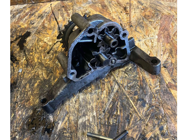 Масляный насос om606 R6061810120 Mercedes-Benz E W124