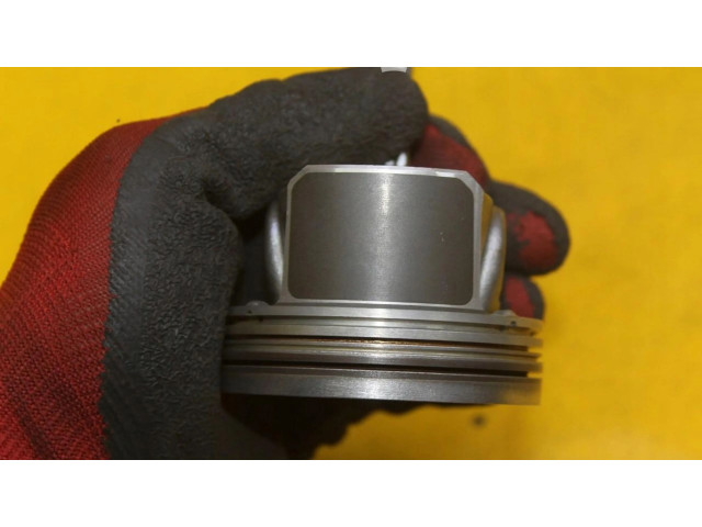 Поршень с шатуном 04EC Skoda Octavia Mk3 (5E)