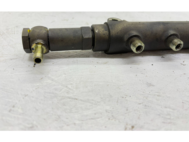 Топливная рампа 8658252   Volvo V70  