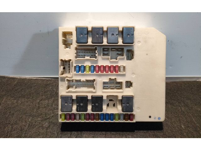 Блок предохранителей  6105, 233293D   Renault Clio III    