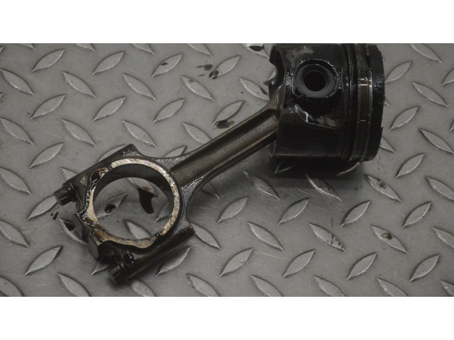 Píst Volvo XC90 D 5244 T4