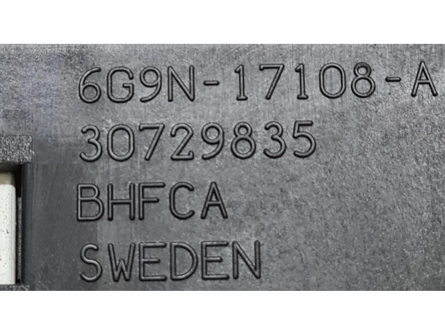 Другая деталь отсека двигателя