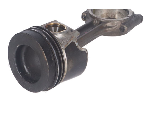 Шатун 04L105401A Skoda Superb B8 (3V)