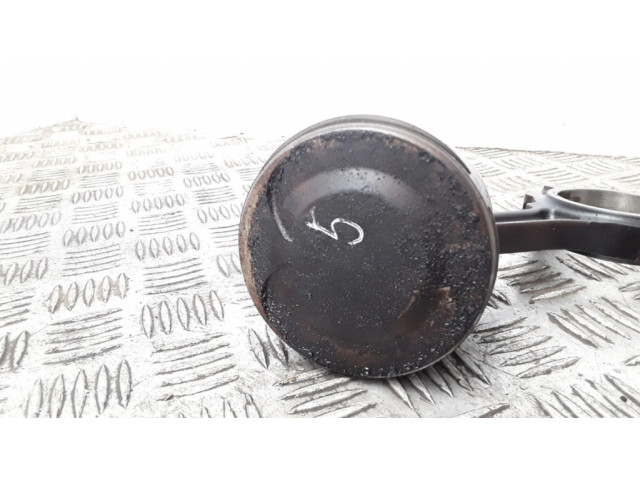 Píst    Saab 9-7X  pro benzínový motor 4.2  