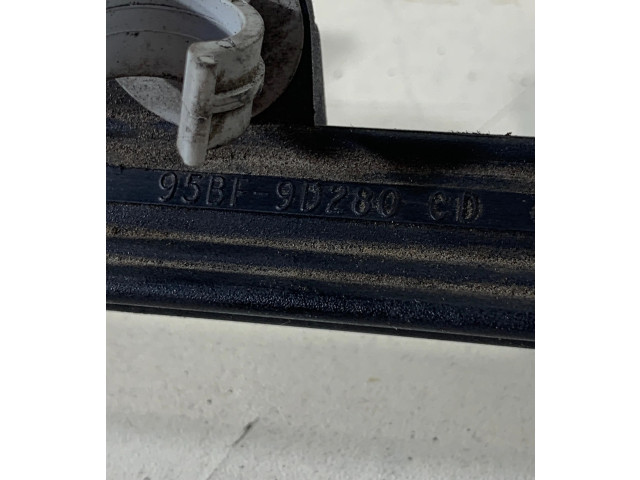 Vstřikovací lišta 95BF9D280CD Ford Ka