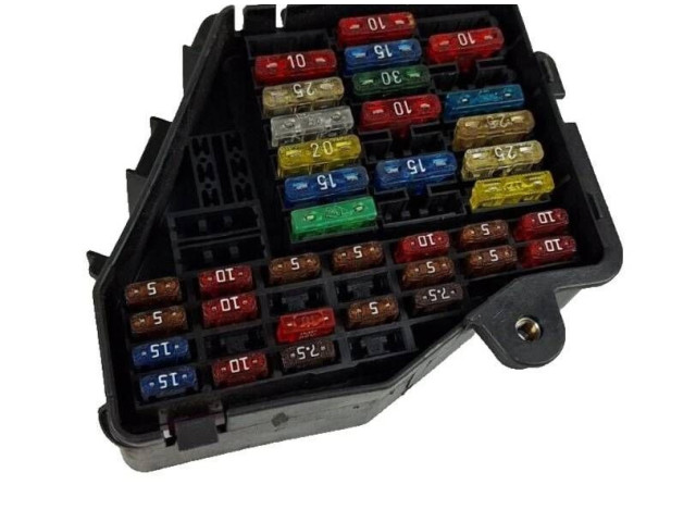 Блок предохранителей  8D1941824   Audi A6 S6 C5 4B    