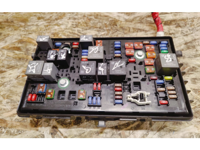 Блок предохранителей 13272072, 13272071 Cadillac XTS