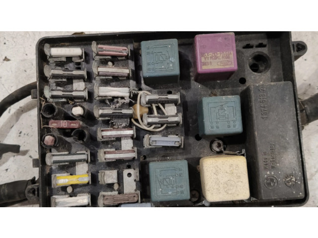 Pojistková skříňka 13801758F BMW 5 E28 1983