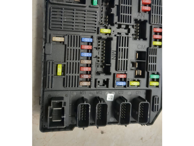 Блок предохранителей 284B67924R, 0331162300509   Renault Clio IV    