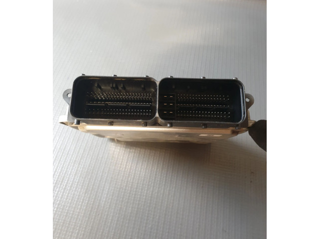 Блок управления двигателя 04L907309R   Skoda Octavia Mk3 (5E)