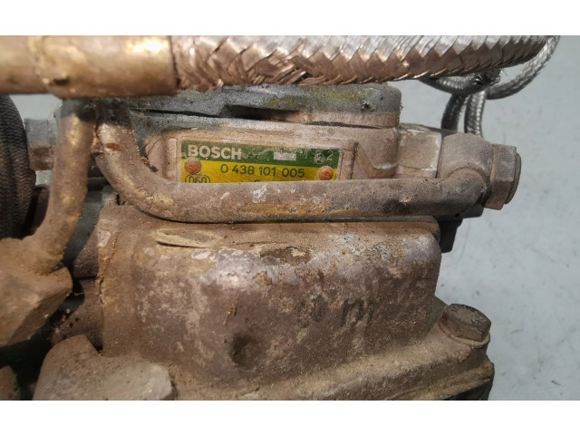 Топливная рампа 0438121011, 026133353 Audi 80 90 B3