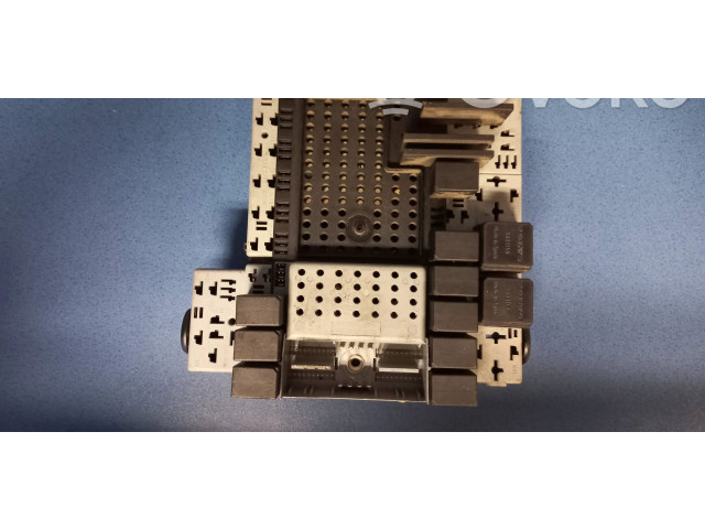 Блок предохранителей 8645170 Volvo V70