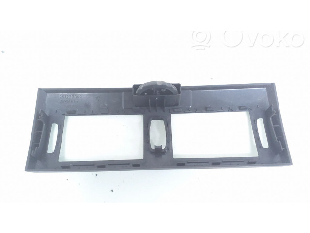 Другая деталь салона