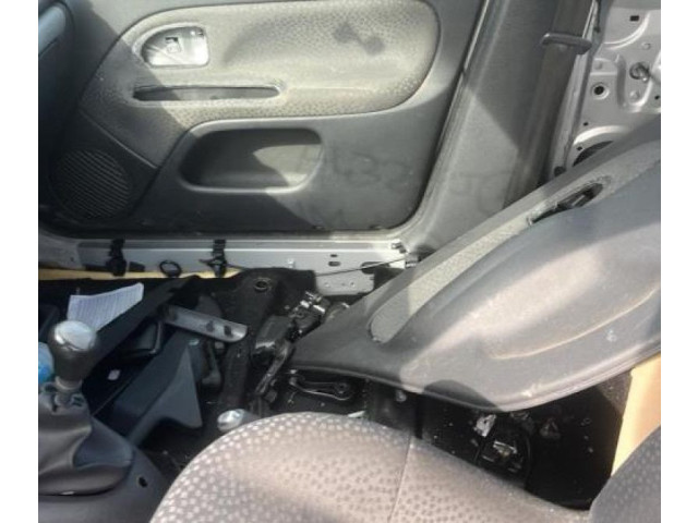  рейка  Колонка рулевая 8200711617   Renault Clio II 2001 - 2005 года