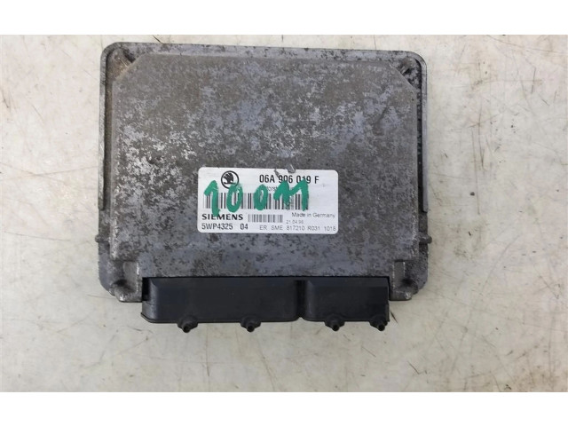 Блок управления двигателя 06A906019F   Skoda Octavia Mk1 (1U)