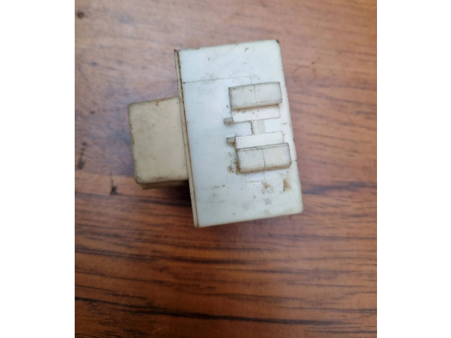 Блок управления GD7A67830 Mazda 626