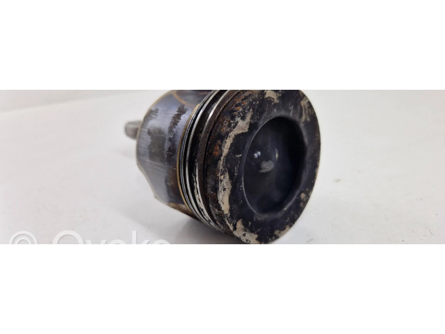 Píst Audi A4 S4 B9 pro naftový motor 3.0 CRTC